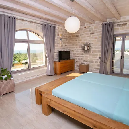 Elia, By Hellocrete Villa *
