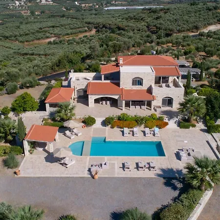 Villa Elia, By Hellocrete