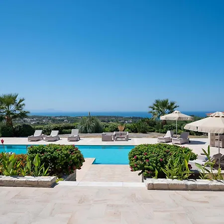 Elia, By Hellocrete Villa *