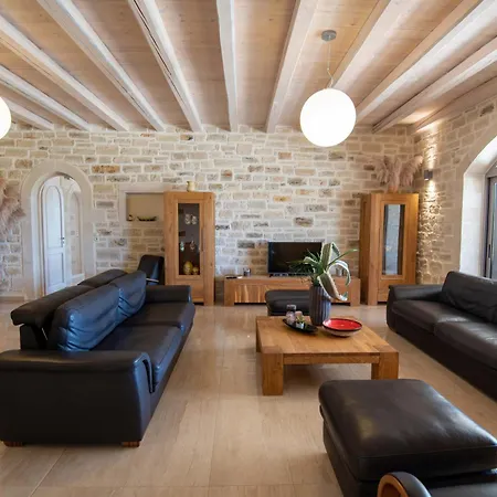 Villa Elia, By Hellocrete *